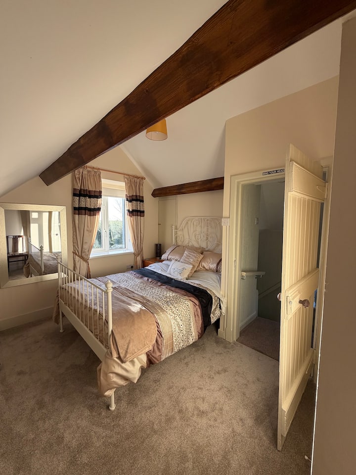 Bedroom with double bed (sleeps 2)