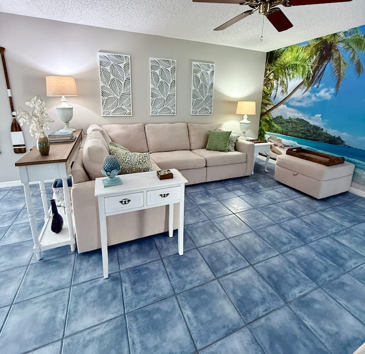 Vibrant Villa-sumter Landing! New Golf Cart, King - Wildwood, FL