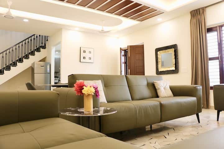 Casabianca: Private Luxury Oasis With Pool & Lawn. - Gurgaon