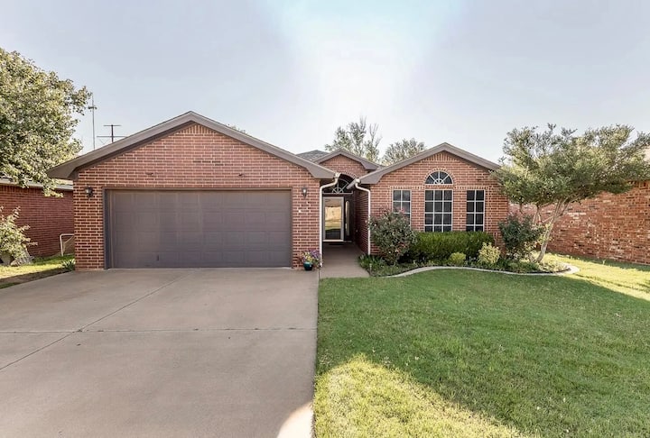 Lbk Getaway: Your Home In South Lubbock - Lubbock, TX