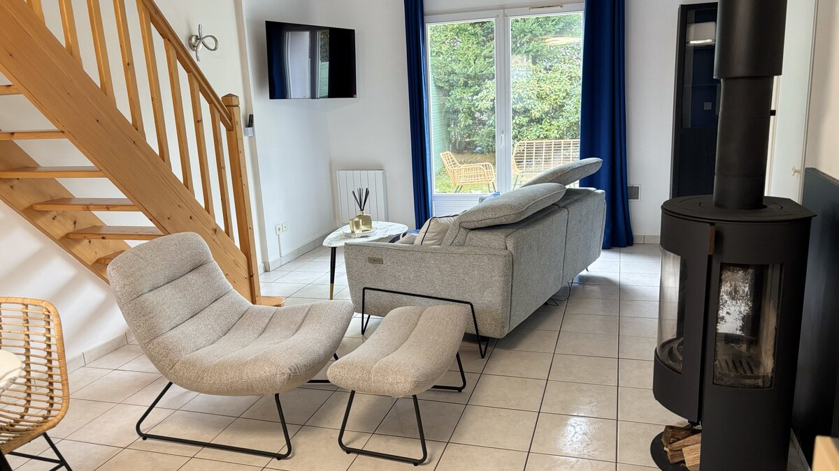 Propriété Airbnb réussie: Stylish Beach House w/ Jacuzzi & Parking à La Tranche Sur Mer