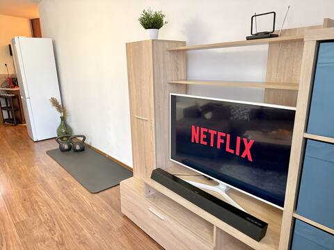 Top performing Airbnb: Modern 1-Bedroom Apartment in Absolute City Center in Зона Б 5 3
