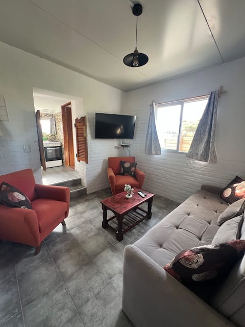 Airbnb con mejor rendimiento: House with pool and enclosed barbecue. en Punta Negra