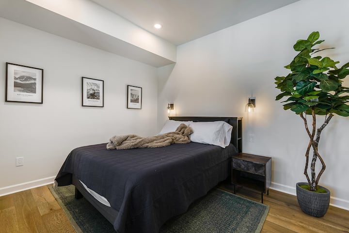 Designed with comfort in mind, this bedroom offers a quiet and welcoming space to unwind.