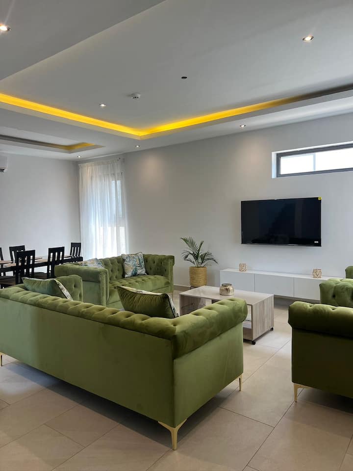 3 Bedroom Townhouse/ Wi-fi /24hr Security - Ghana