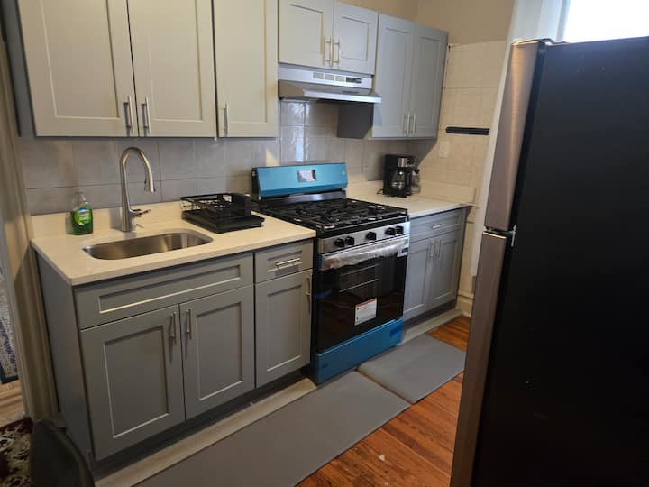 Centrally Located Apt 2r - Brooklyn, NY