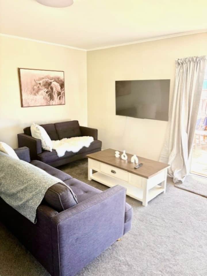 Warm And Spacious Te Anau Home, Close To Town - Te Anau