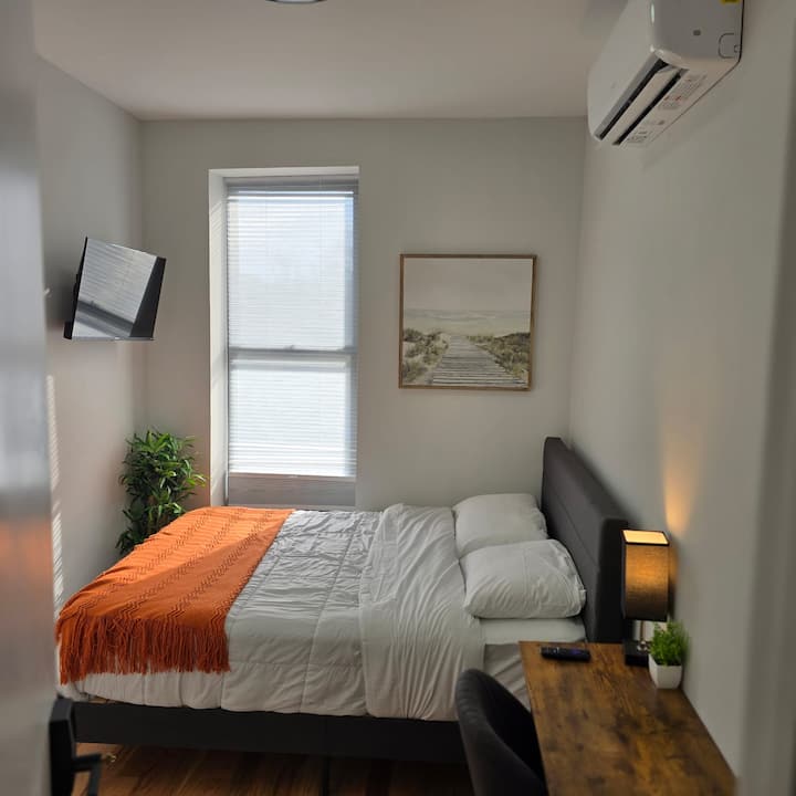 Private Orange Rm w/ W/D & Fast Wi-Fi Near Transit