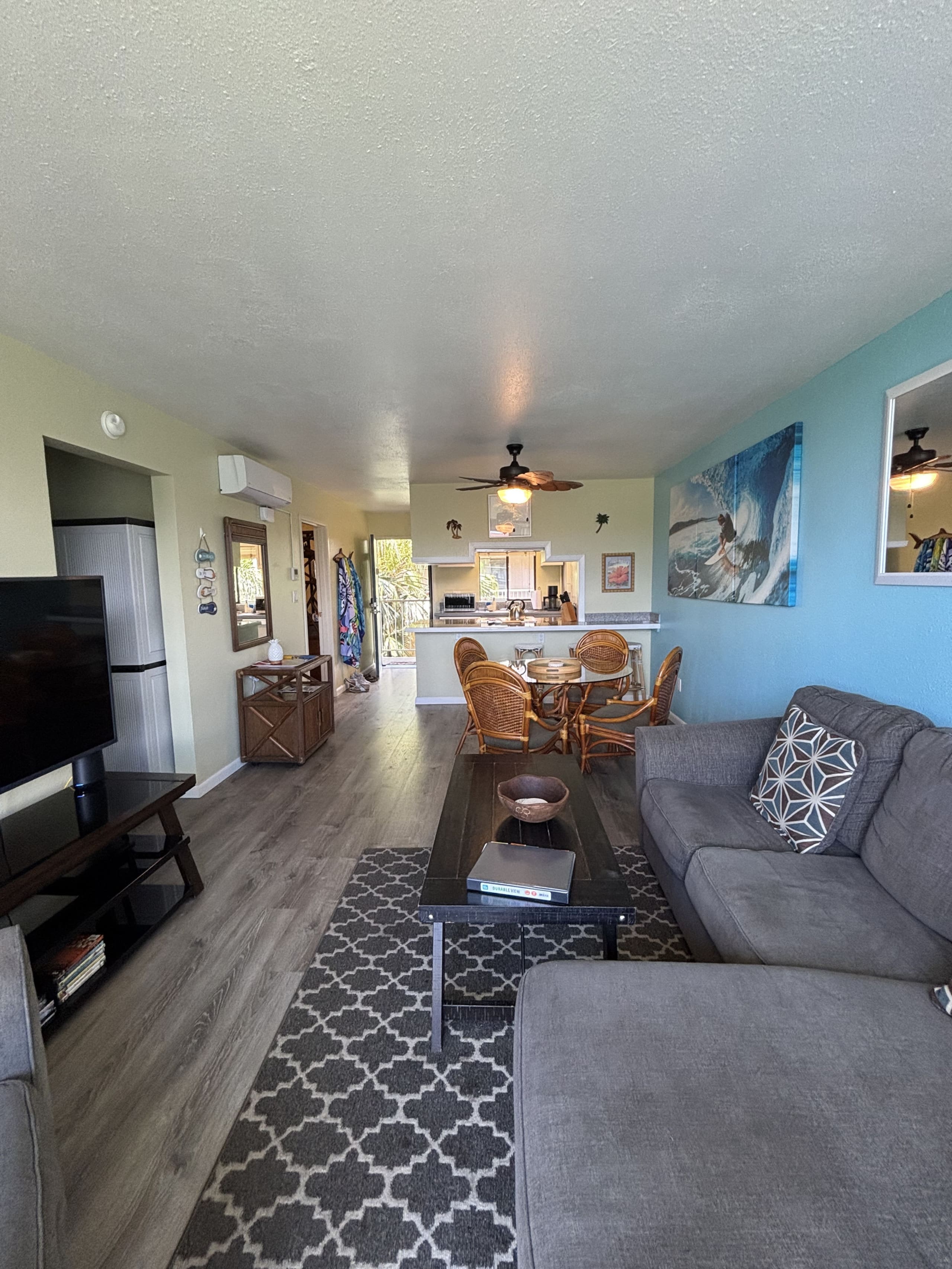 2BR/2BA Near Charley Young Beach A/C - Image 2