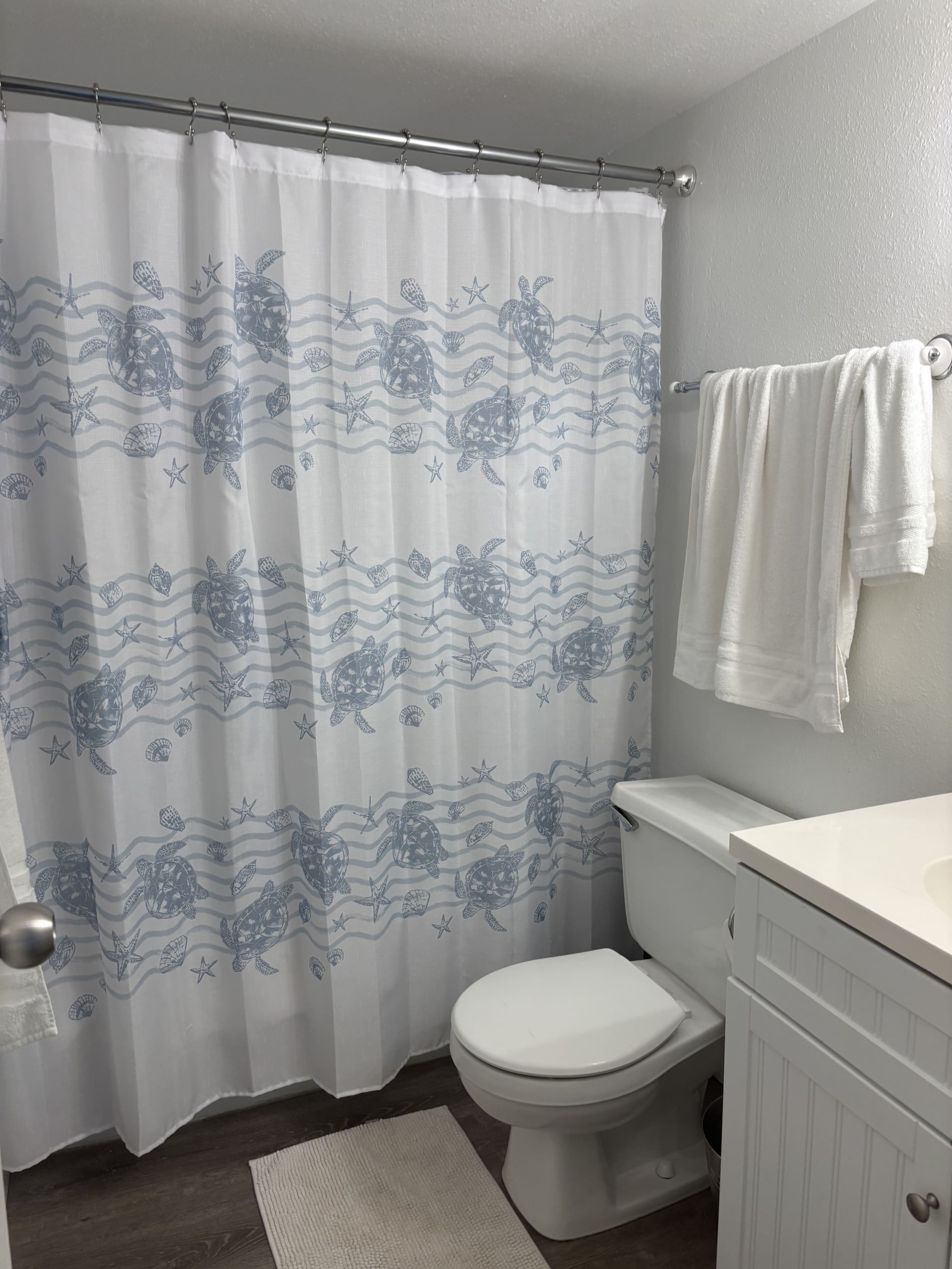 2BR/2BA Near Charley Young Beach A/C - Image 11