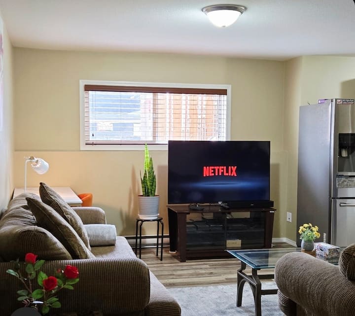 Cozy Private Basement Suite Near Shops & Parks - Taber