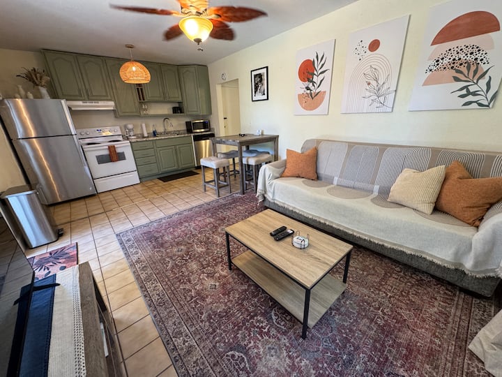 Boho Beach Hotel #4 - 1 Bdrm Apt Walk To Beach - Cocoa Beach, FL