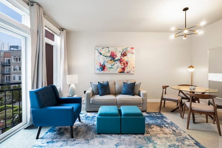 Enchanting Home In Heart Of Seattle! Pool+parking! - Seattle, WA