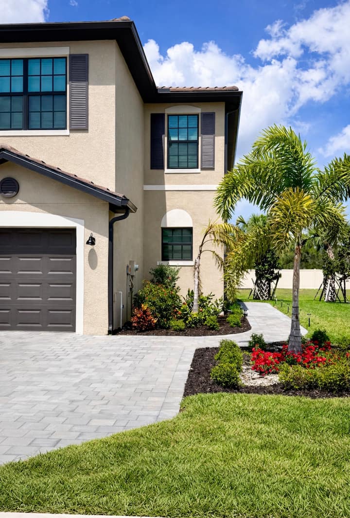 Resort-style Timber Creek Townhouse - Lehigh Acres, FL