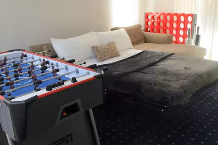 Divan me tërheqje me madhësi të plotë