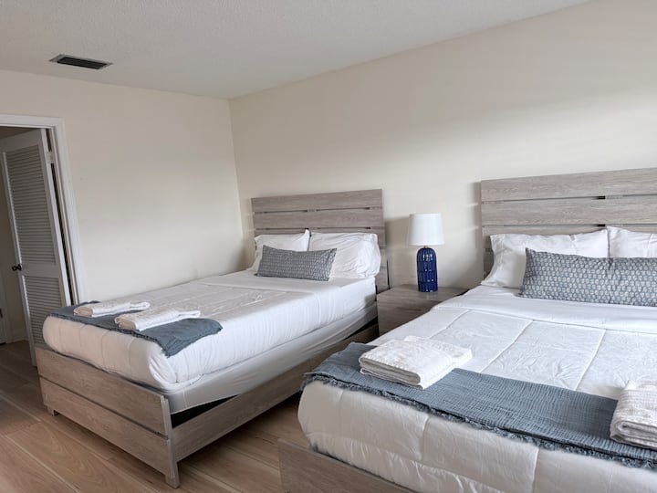 Second bedroom with two queen beds