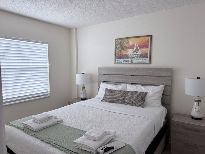 Third bedroom with queen bed