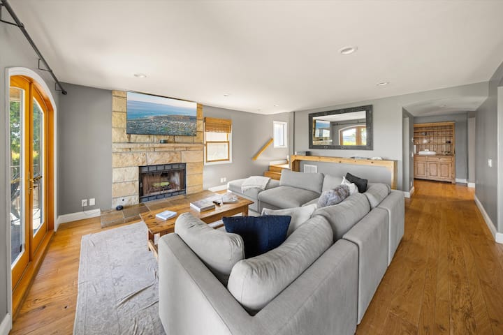 Modern Sb Foothills Home W/views Near Ucsb - Isla Vista, CA