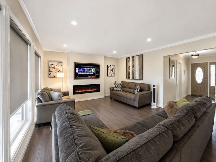 Designer 4br Oasis | Ev Ready | Groups Of 12 - Coquitlam