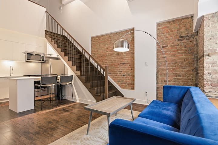 Diplomat 3br Loft | Two Story | Walk To Old Port - Montreal