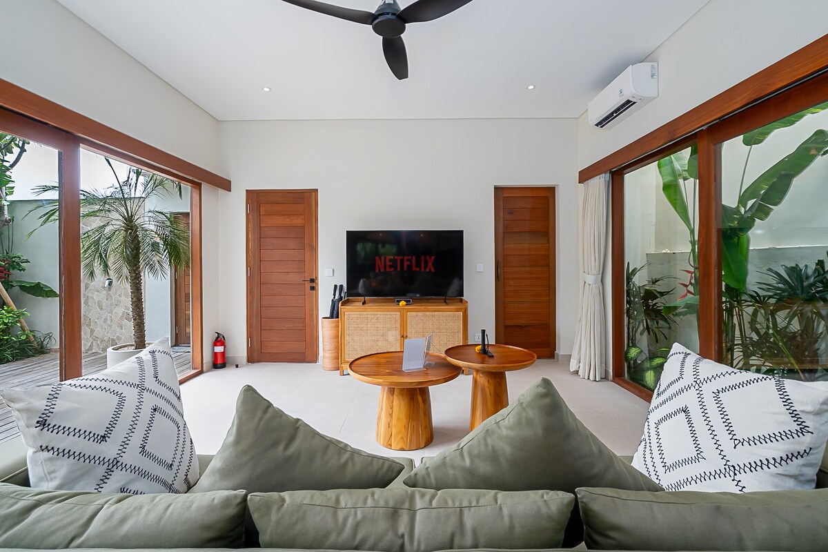 Villa in Kediri · 3 bedrooms · 3 beds · 3 baths, сопоставимый объект Airbnb