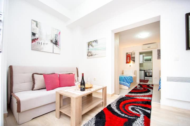 Spacious Studio With Pool In Sea Vicinity - Kotor