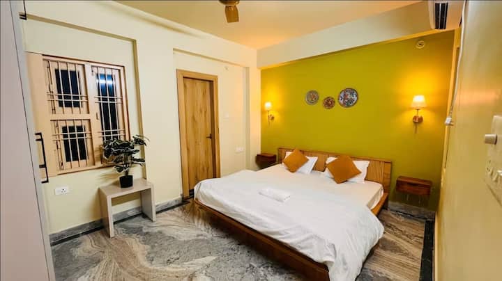 2bhk W/ Parking | 10 Min To Kashi Vishwanath - Varanasi