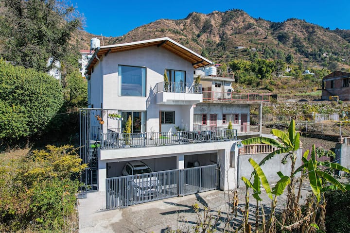 Villa With Patio, Attic & Outdoor Dining - Bhimtal