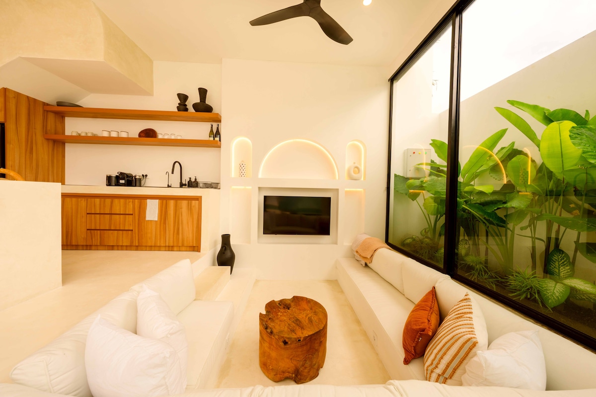 Villa in South Kuta · ★4.69 · 3 bedrooms · 3 beds · 2 private baths รายการ Airbnb เปรียบเทียบ