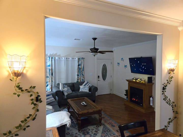 New! 3bd | Close To Coliseum & Beach - Biloxi, MS