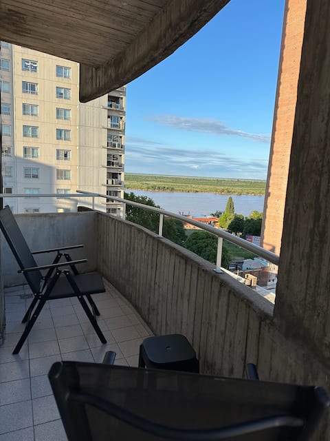 Airbnb con mejor rendimiento: Studio with balcony overlooking the river – Downtown Area, Británico en Rosario