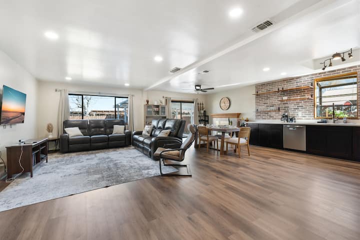 4br Home W/ Game Room, King Beds & Projector - Rancho Cordova, CA