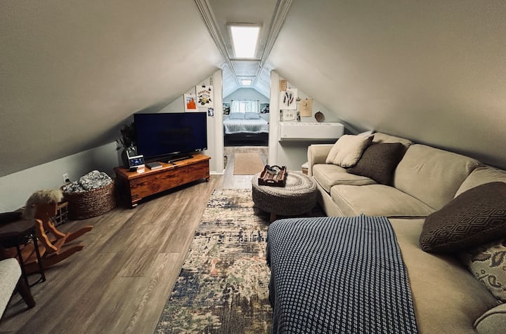 Sweet Petite Sunset Retreat - Athens, OH