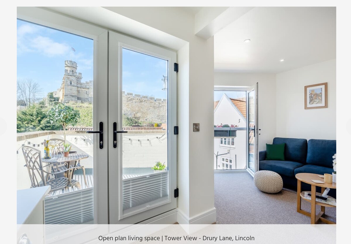 Popular Airbnb listing: Cathedral Quarter, stunning views, private balcony in Canwick