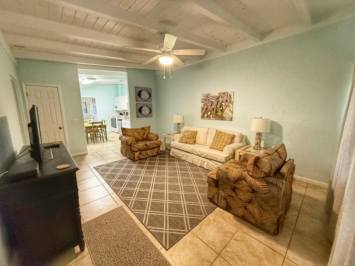 Popular Airbnb listing: SandyToes and Salty Kisses B Beach pool fun in Jekyll Island