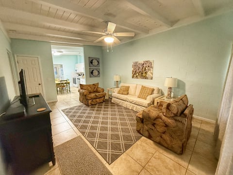 Popular Airbnb listing: SandyToes and Salty Kisses B Beach pool fun in Jekyll Island