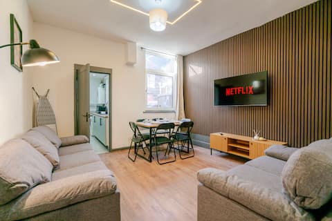 Successful Airbnb property: Tallis House, Manchester, Sleeps 8 in Longsight