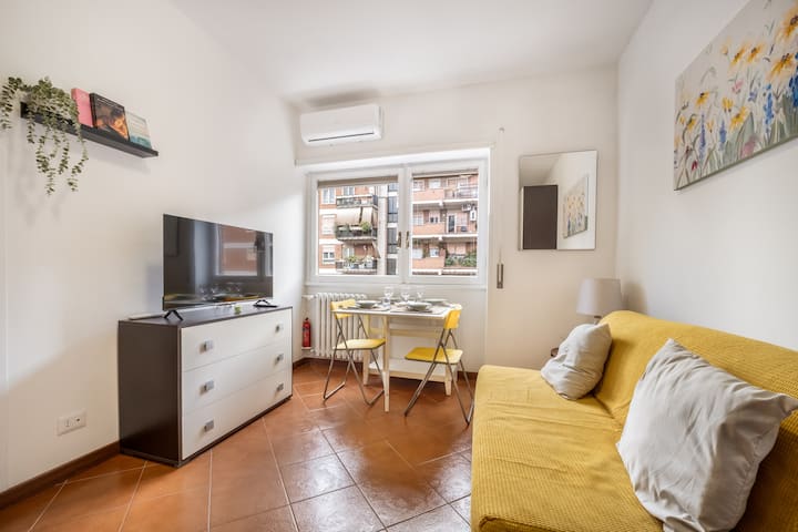 Marconi Yellow Modern Apartment - Rome
