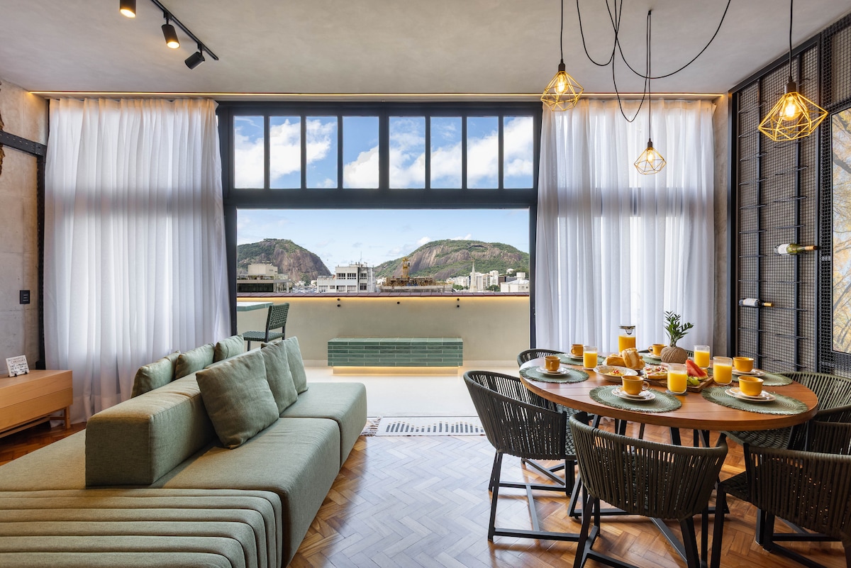 Modernist Duplex with Gourmet Balcony and Suite with private bathtub in Rio De Janeiro