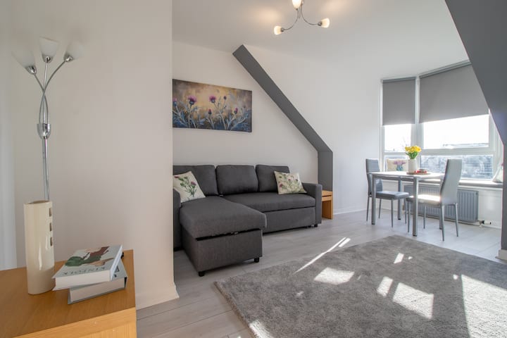 Thistle View - Sleeps 4 By The Coast Of Largs - Largs
