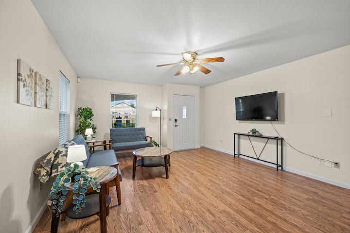 5br/3ba Single Story - Near Dt Sac, Ucd & Sutter - Sacramento, CA