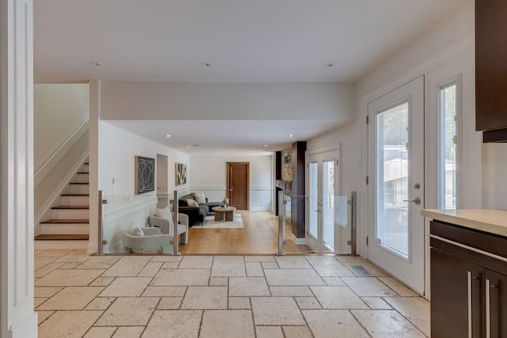 The King City Retreat 4br/4.5ba W/ Pool & Fire Pit - Aurora