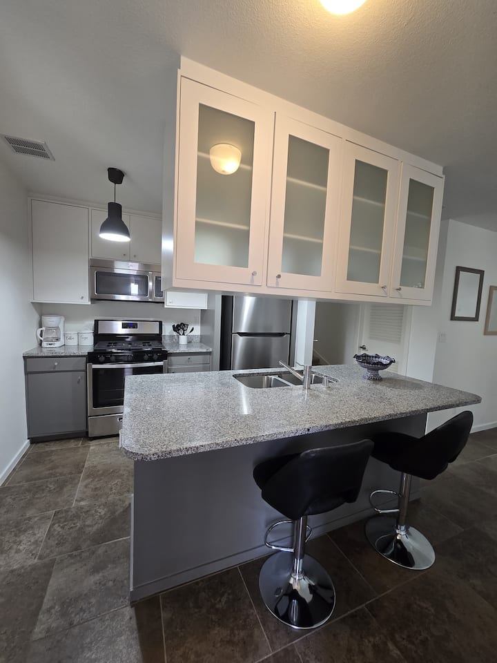 Spacious Modern Home  Great Location - El Paso, TX