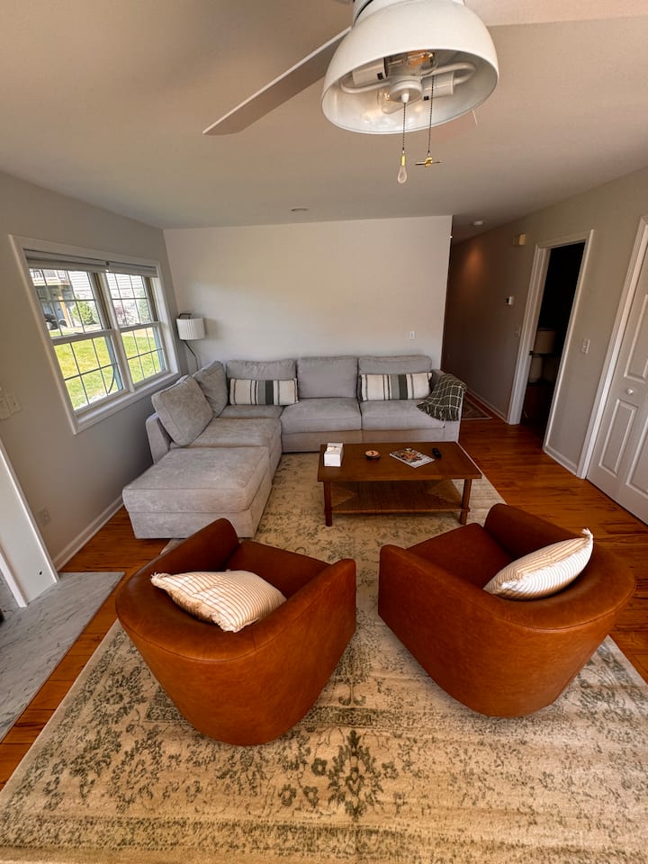 Spacious Lakefront Retreat W/dock | Close To Town - Highland Lake, Winsted