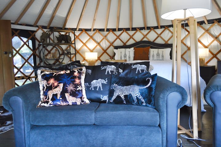 Experience Palmerston North's Luxury Yurt Stay - Neuseeland