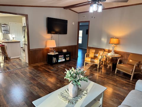Popular Airbnb listing: Charming Country Cottage in Columbia