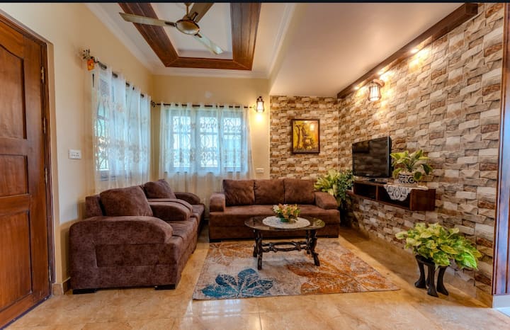 Living room image 2