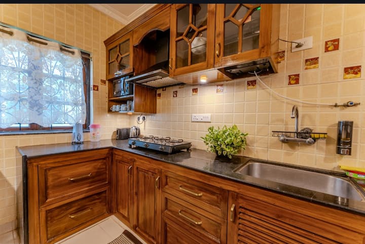 Full kitchen image 1