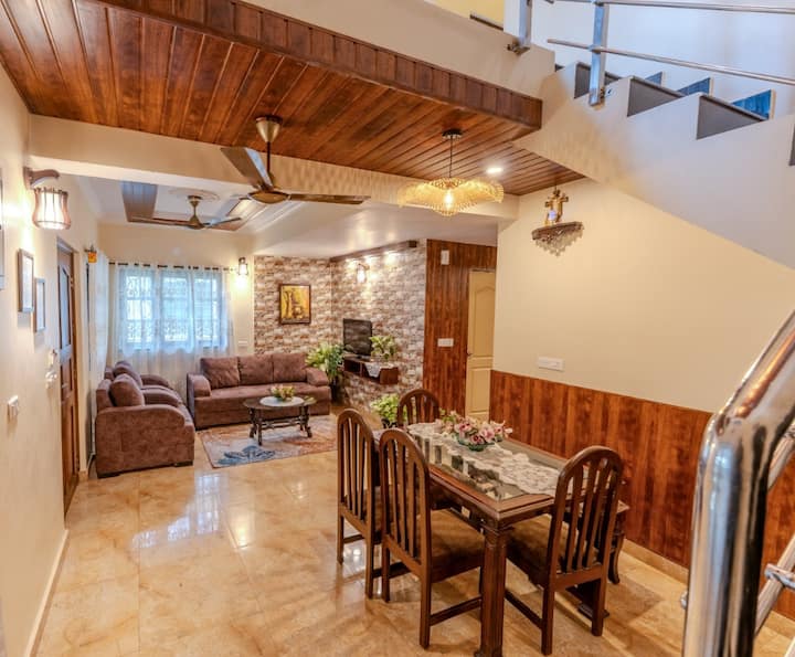Dining area image 1