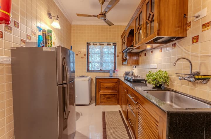 Full kitchen image 2